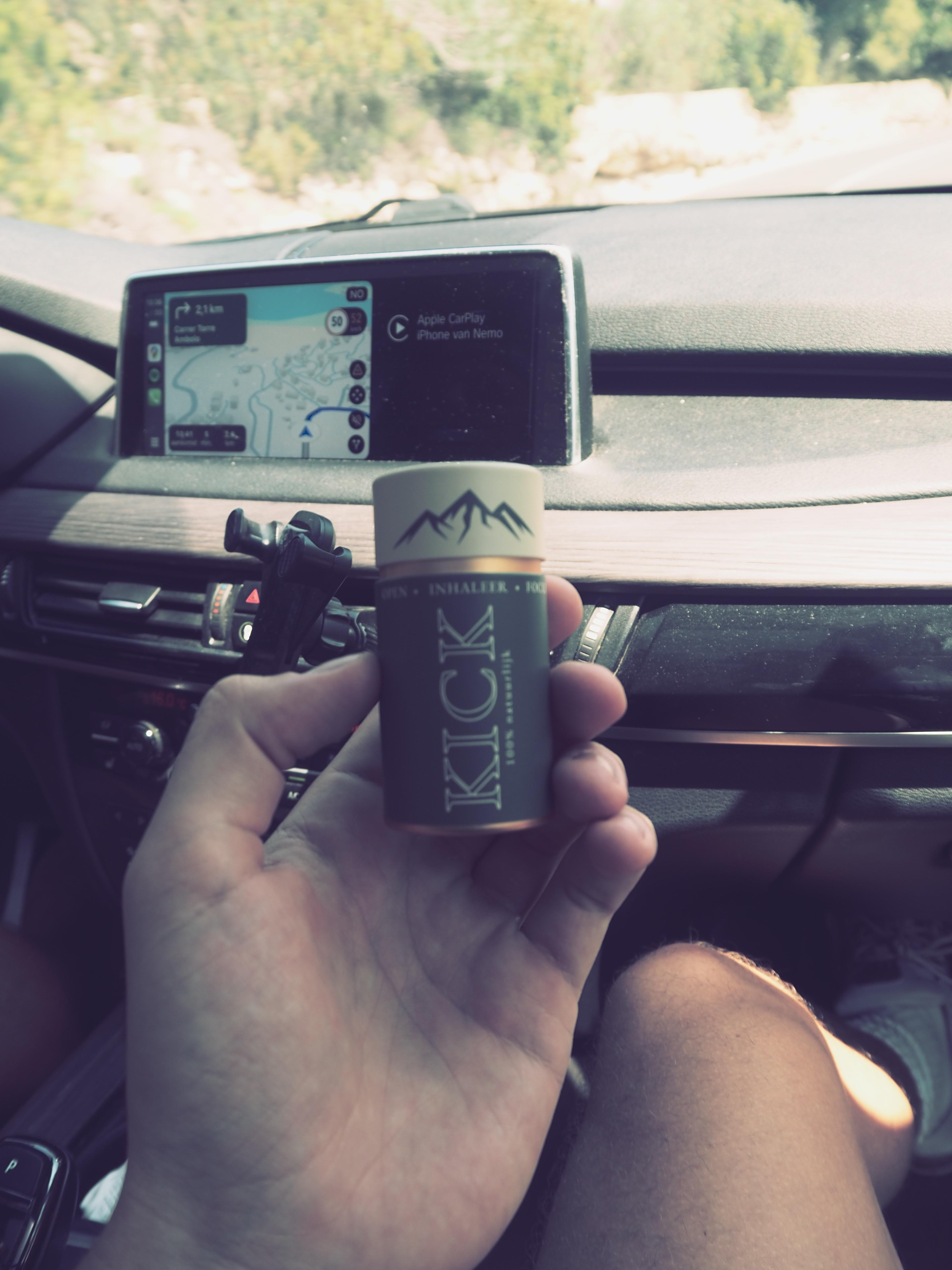 Kick inhalator gebruikt in de sportschool voor een fris en helder gevoel.