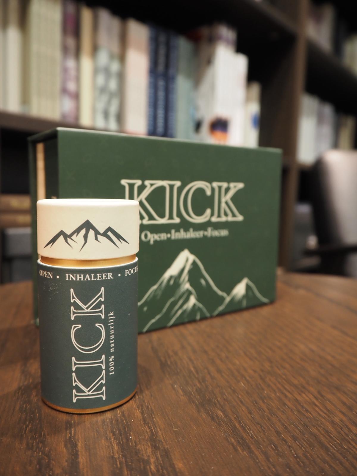 Kick natuurlijke inhalator gepresenteerd in premium display omgeving