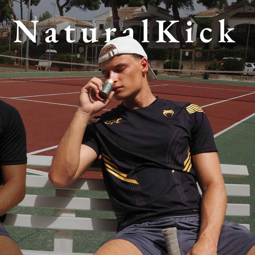 Kick natuurlijke inhalator gebruikt op de tennisbaan voor focus en alertheid