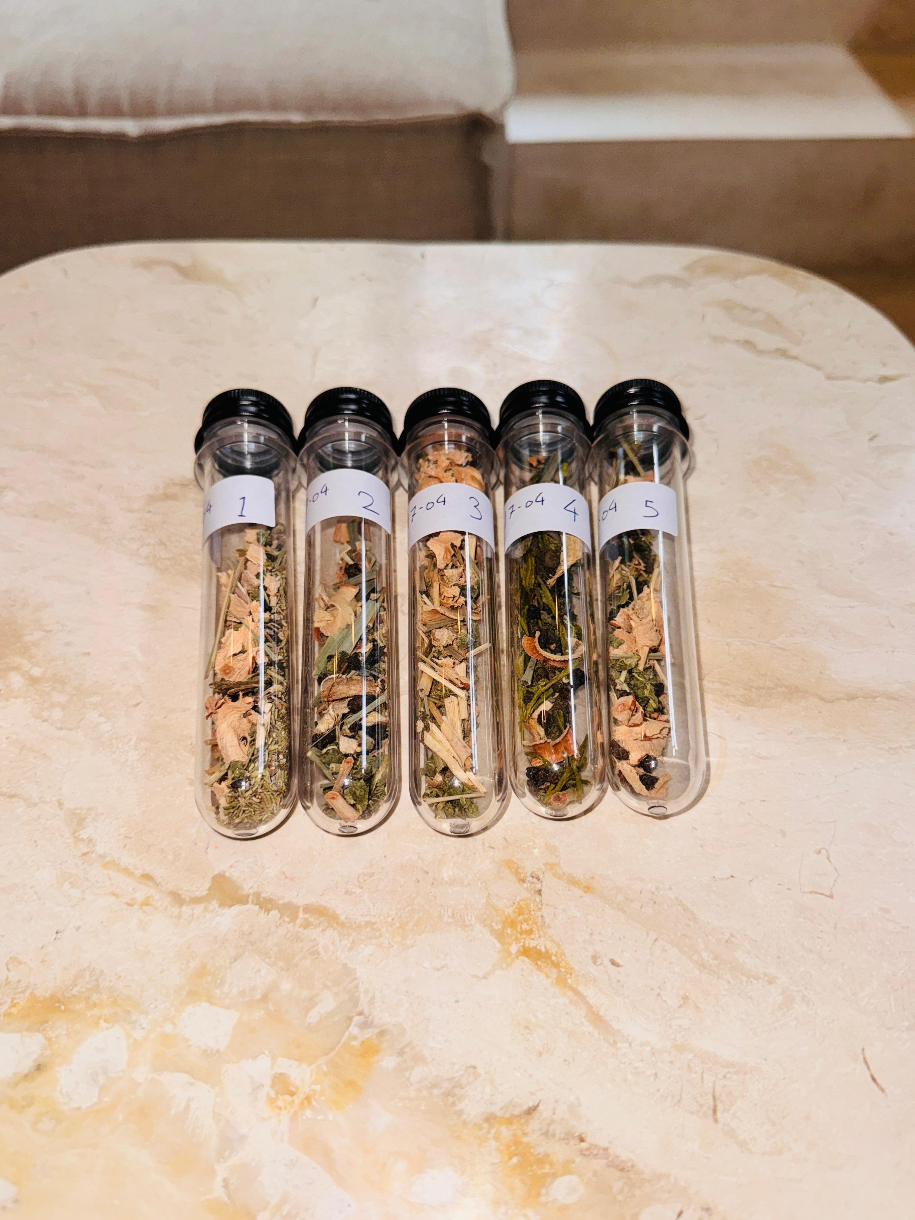 Handgemaakte testbatch van Kick inhalatoren tijdens productontwikkeling